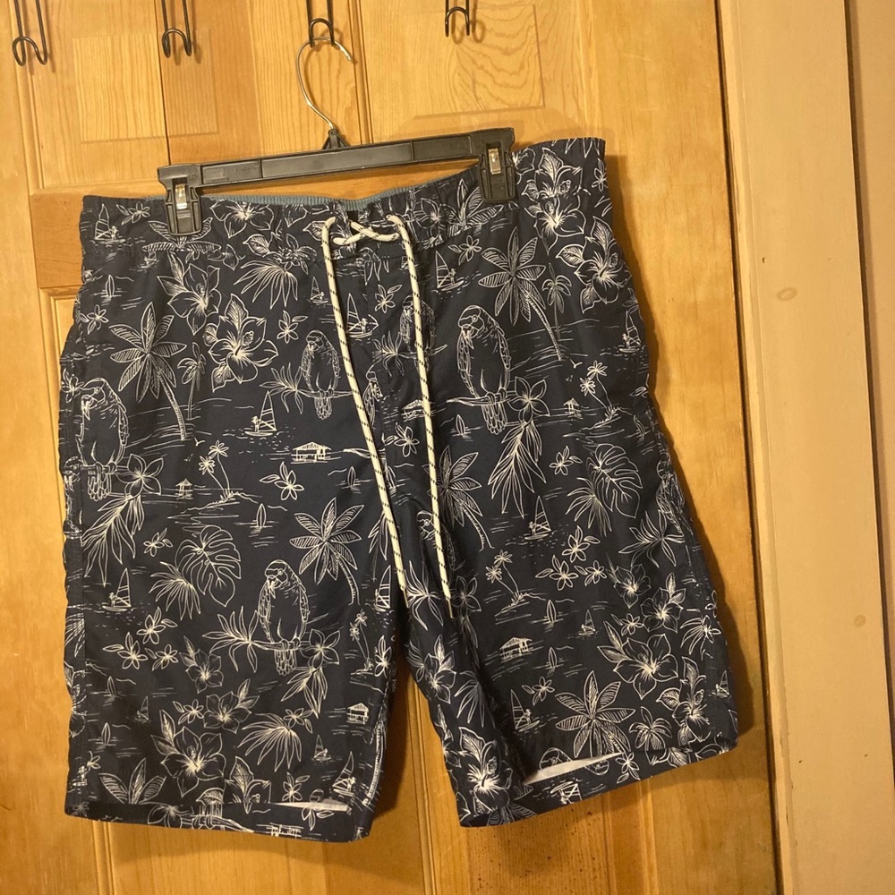 Goodfellow&Co. Men’s Board Shorts - Picture 4 of 7